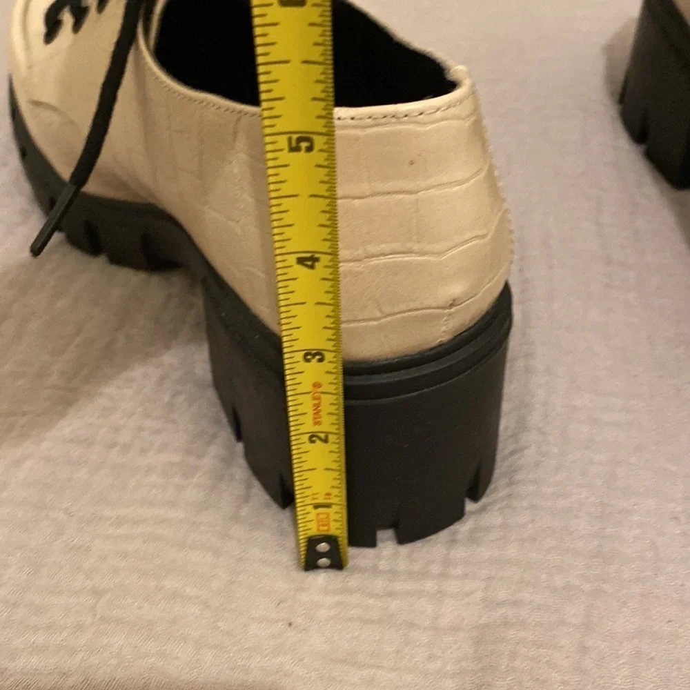 DIRTY LAUNDRY PLATFORM SHOES . Size 7 . New